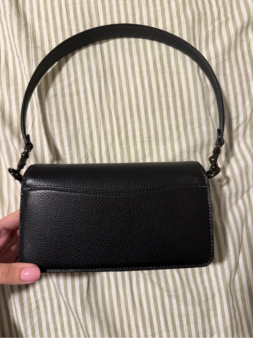 Coach Black Leather Shoulder Bag with Signature 'C' - Picture 4 of 8